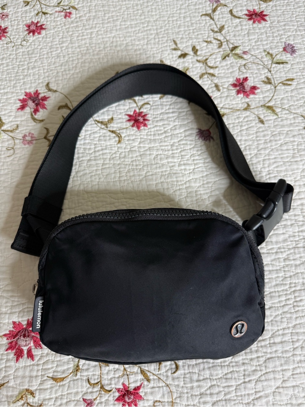 Lululemon Everywhere Belt Bag Black | used condition
